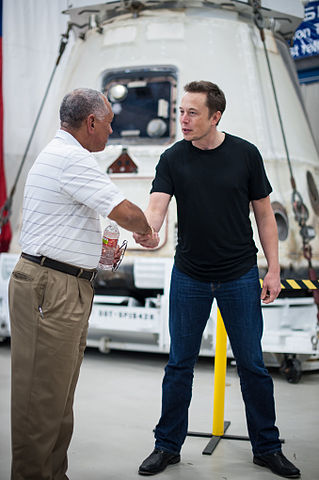 319px-Charles_Bolden_congratulates_SpaceX_CEO_and_Chief_Designer_Elon_Musk_in_front_of_the_historic_Dragon_capsule.jpg